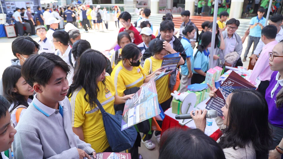 Trải nghiệm “Một ngày làm sinh viên STU” – Khám phá môi trường Đại học thật sự