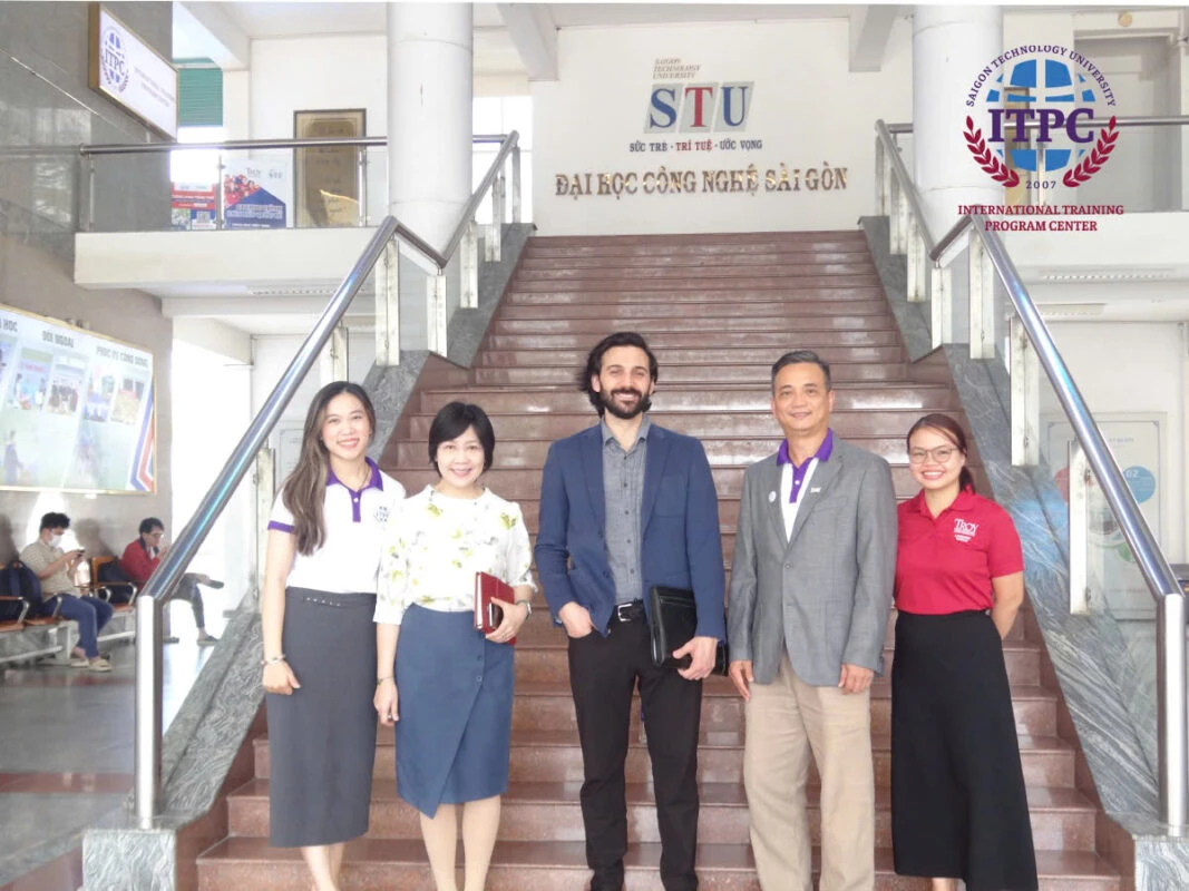 Đón tiếp đại diện Đại học Troy tại STU